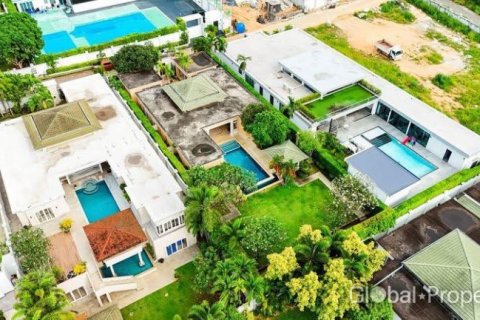 Casa de 4 dormitorios en Pattaya, Tailandia № 172521 - foto 15