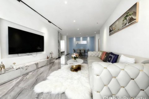 Casa de 4 dormitorios en Pattaya, Tailandia № 172519 - foto 9