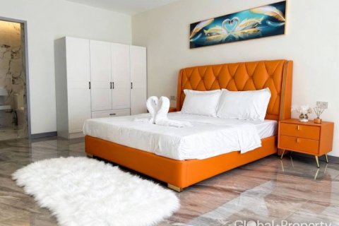 Casa de 4 dormitorios en Pattaya, Tailandia № 172519 - foto 6