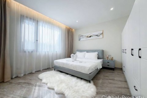 Casa de 4 dormitorios en Pattaya, Tailandia № 172519 - foto 7
