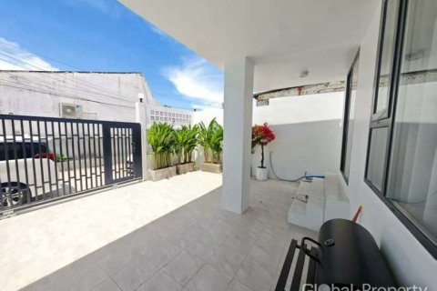 Casa de 4 dormitorios en Pattaya, Tailandia № 172519 - foto 13