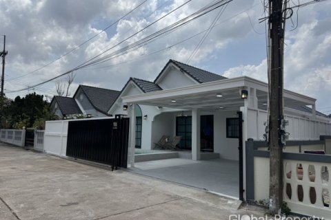 Casa de 4 dormitorios en Pattaya, Tailandia № 172520 - foto 2