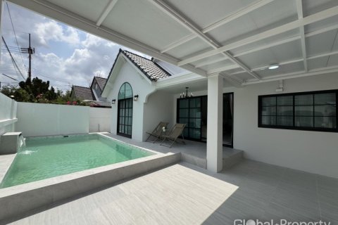 Casa de 4 dormitorios en Pattaya, Tailandia № 172520 - foto 6