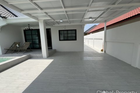 Casa de 4 dormitorios en Pattaya, Tailandia № 172520 - foto 7