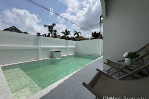 Casa de 4 dormitorios en Pattaya, Tailandia № 172520 - foto 3