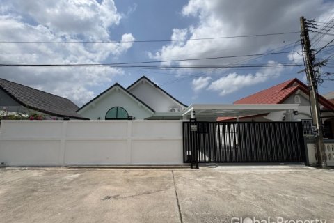 House in Pattaya, Thailand 4 bedrooms № 172520