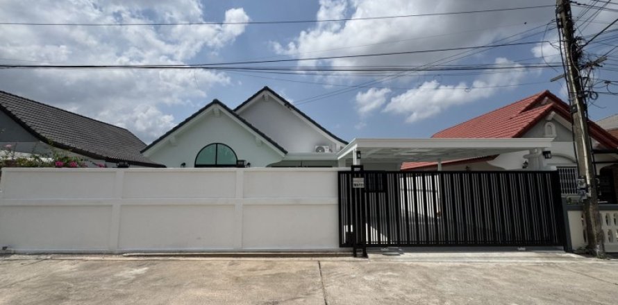 Casa de 4 dormitorios en Pattaya, Tailandia № 172520