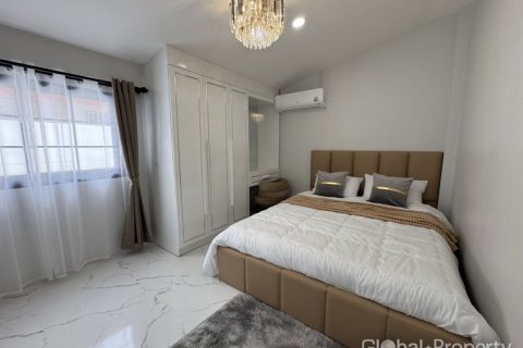 Casa de 4 dormitorios en Pattaya, Tailandia № 172520 - foto 9