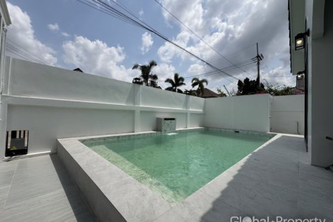 Casa de 4 dormitorios en Pattaya, Tailandia № 172520 - foto 4