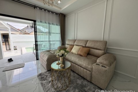 Casa de 4 dormitorios en Pattaya, Tailandia № 172520 - foto 13
