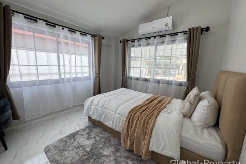 Casa de 4 dormitorios en Pattaya, Tailandia № 172520 - foto 11