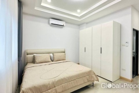 Casa de 3 dormitorios en Pattaya, Tailandia № 172522 - foto 4