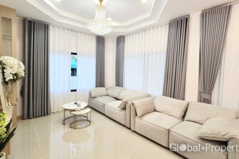 Casa de 3 dormitorios en Pattaya, Tailandia № 172522 - foto 10