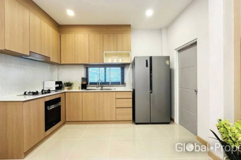 Casa de 3 dormitorios en Pattaya, Tailandia № 172522 - foto 19