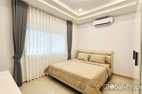 Casa de 3 dormitorios en Pattaya, Tailandia № 172522 - foto 2