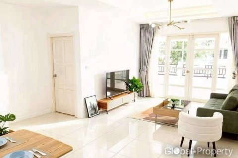 Casa de 3 dormitorios en Pattaya, Tailandia № 172523 - foto 7