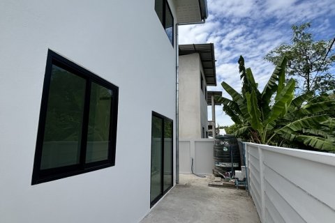 Casa de 4 dormitorios en Saraphi, Tailandia № 205550 - foto 11