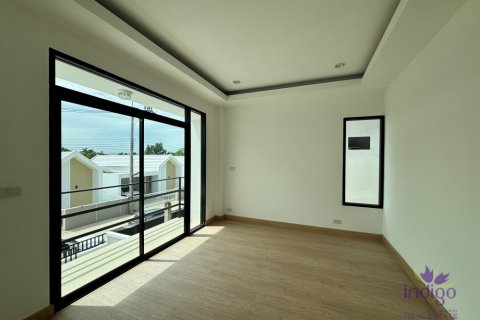 Casa de 4 dormitorios en Saraphi, Tailandia № 205550 - foto 5