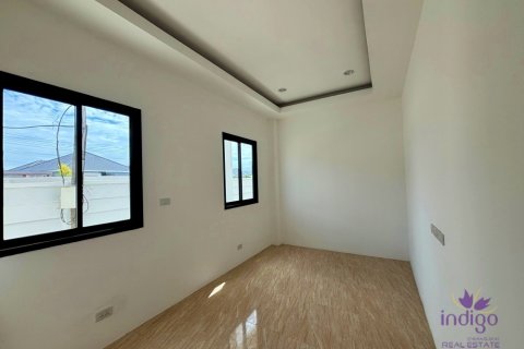 Casa de 4 dormitorios en Saraphi, Tailandia № 205550 - foto 4