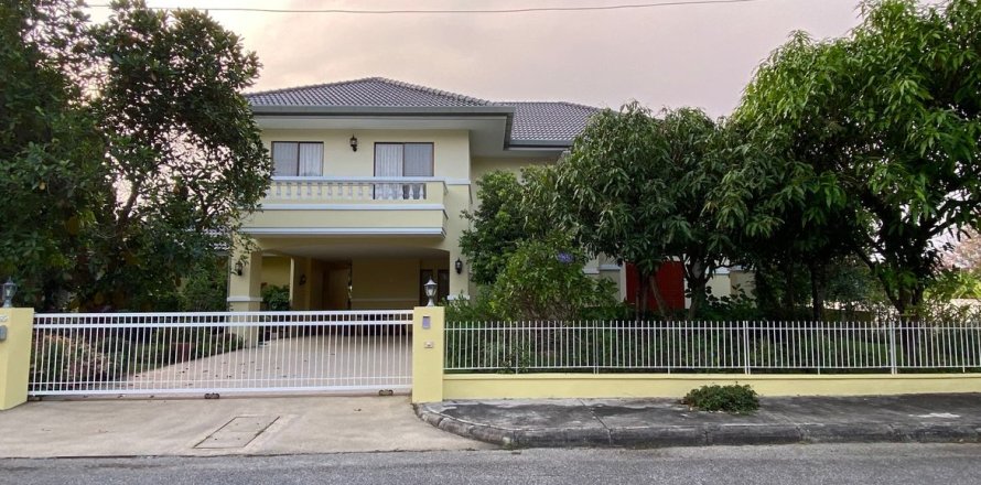 Haus in Chiang Mai, Thailand 4 Schlafzimmer № 75146