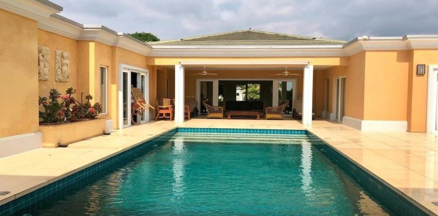 Casa de 4 dormitorios en Pattaya, Tailandia № 157596