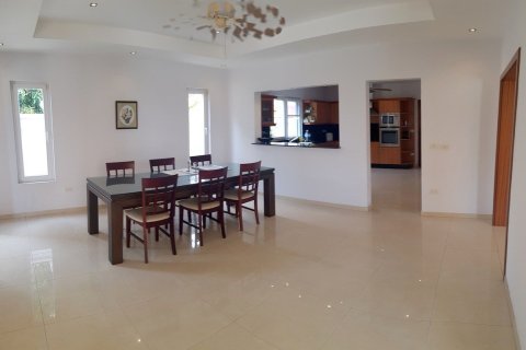 Casa de 4 dormitorios en Pattaya, Tailandia № 157596 - foto 4