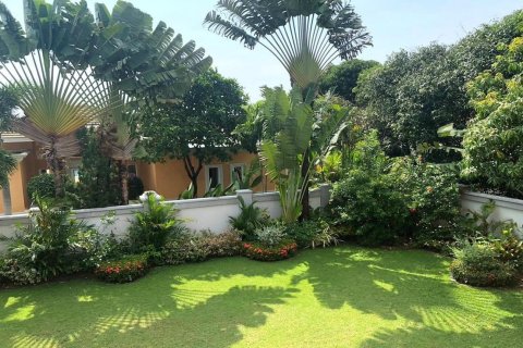Casa de 4 dormitorios en Pattaya, Tailandia № 157596 - foto 15
