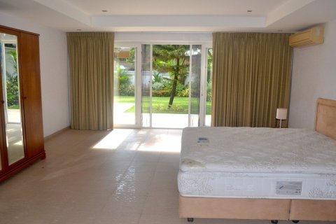 Casa de 4 dormitorios en Pattaya, Tailandia № 157596 - foto 14