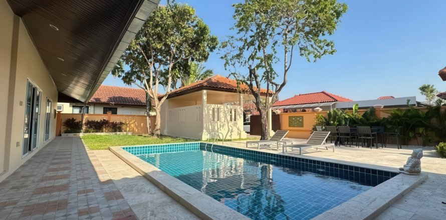 Casa de 4 dormitorios en Pattaya, Tailandia № 155659