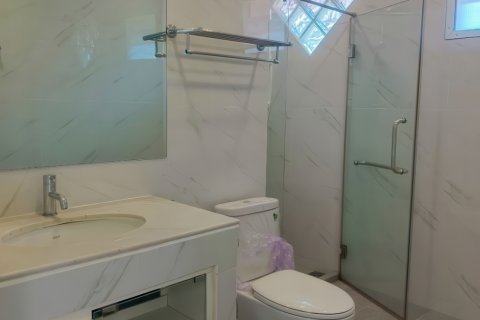 Casa de 4 dormitorios en Pattaya, Tailandia № 155659 - foto 8