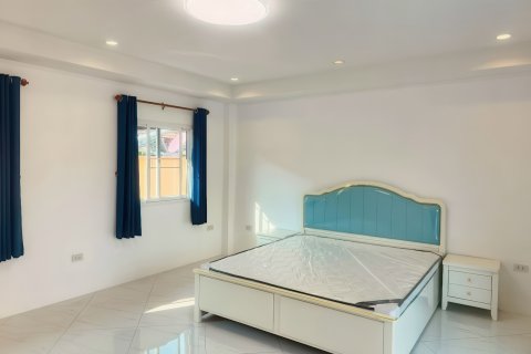 Casa de 4 dormitorios en Pattaya, Tailandia № 155659 - foto 11