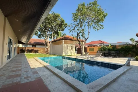 Casa de 4 dormitorios en Pattaya, Tailandia № 155659 - foto 15