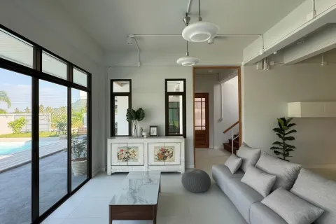 Chalet de 3 dormitorios en Pattaya, Tailandia № 155663 - foto 13