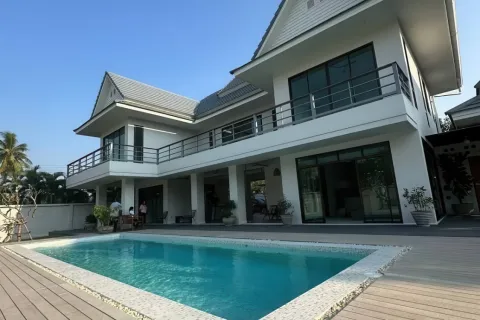 Chalet de 3 dormitorios en Pattaya, Tailandia № 155663 - foto 2
