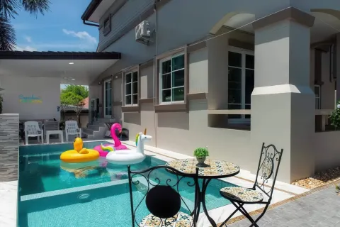 Chalet de 4 dormitorios en Pattaya, Tailandia № 155665 - foto 4