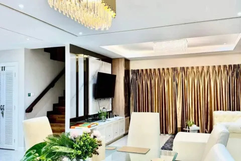 Chalet de 4 dormitorios en Pattaya, Tailandia № 155665 - foto 8