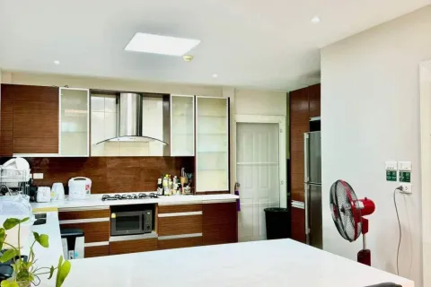 Chalet de 4 dormitorios en Pattaya, Tailandia № 155665 - foto 9