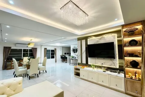 Chalet de 4 dormitorios en Pattaya, Tailandia № 155665 - foto 5