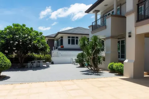 Chalet de 4 dormitorios en Pattaya, Tailandia № 155665 - foto 3