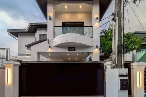 Casa de 5 dormitorios en Pattaya, Tailandia № 155662 - foto 16
