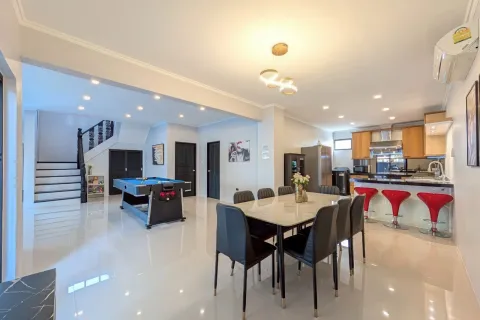 Casa de 5 dormitorios en Pattaya, Tailandia № 155662 - foto 21