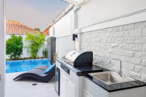 Casa de 5 dormitorios en Pattaya, Tailandia № 155662 - foto 3