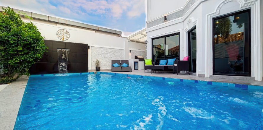 Casa de 5 dormitorios en Pattaya, Tailandia № 155662