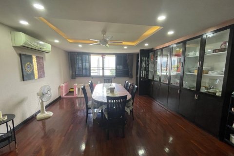 Condominio de 3 dormitorios en Bangkok, Tailandia № 143178 - foto 2