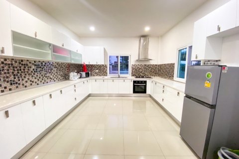 Casa de 3 dormitorios en Pattaya, Tailandia № 69685 - foto 6