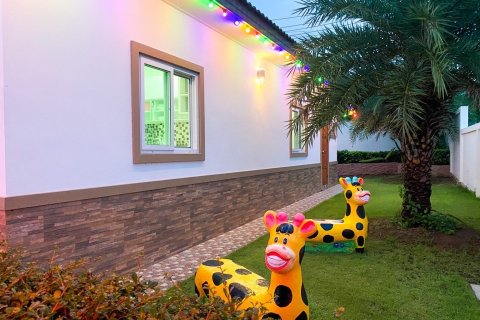 Casa de 3 dormitorios en Pattaya, Tailandia № 69685 - foto 12
