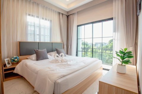 Casa de 3 dormitorios en Pattaya, Tailandia № 69683 - foto 14