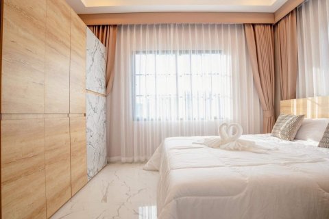 Casa de 3 dormitorios en Pattaya, Tailandia № 69683 - foto 18