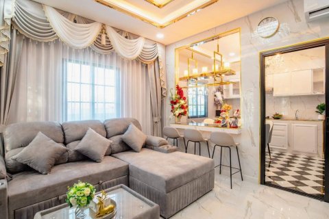 Casa de 3 dormitorios en Pattaya, Tailandia № 69683 - foto 8