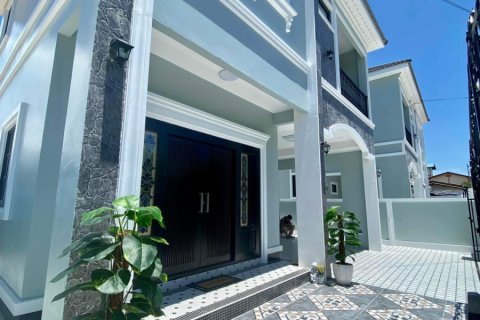 Casa de 3 dormitorios en Pattaya, Tailandia № 69683 - foto 28